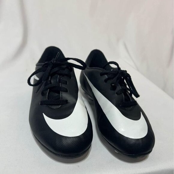 NIKE bravado firm ground soccer cleats. Kids size 1 youth. New condition. Worn o - Picture 7 of 9
